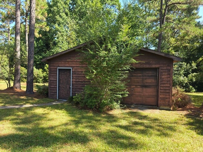 Building Photo - 792 Whispering Pines Rd
