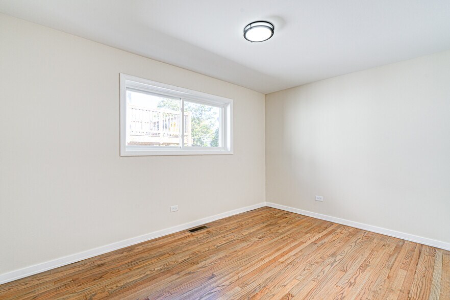 Building Photo - 217 S 13th Ave