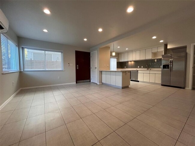 Building Photo - 8922 Trone Cir