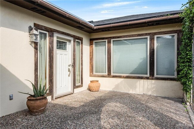 Building Photo - 2625 Village Dr