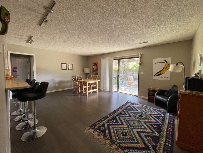 Building Photo - 3 Bedroom 2 bath home in North Davis