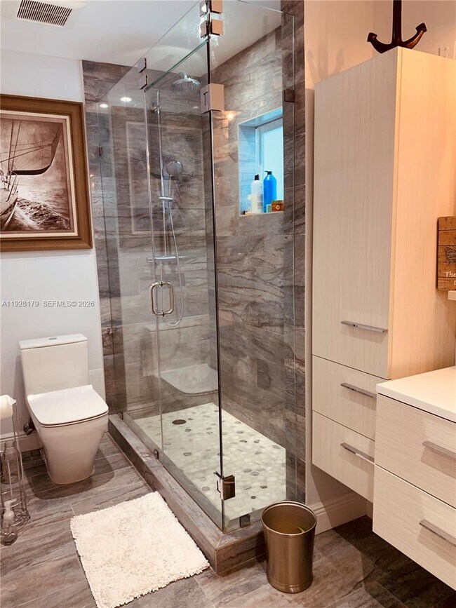 Building Photo - 325 Ocean Dr