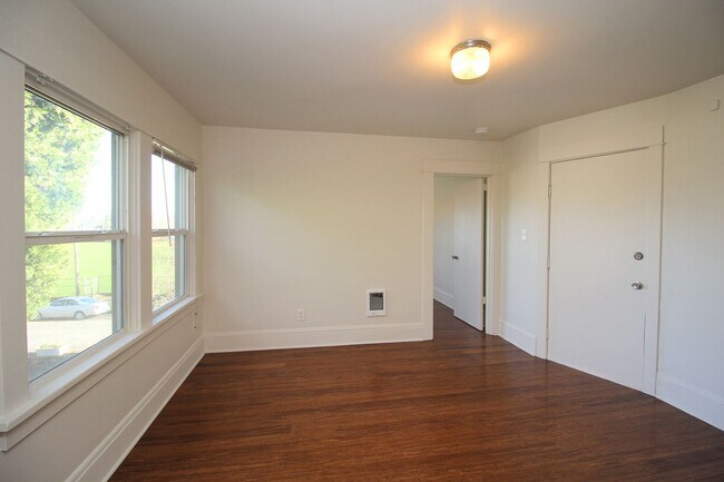 Building Photo - kerby01