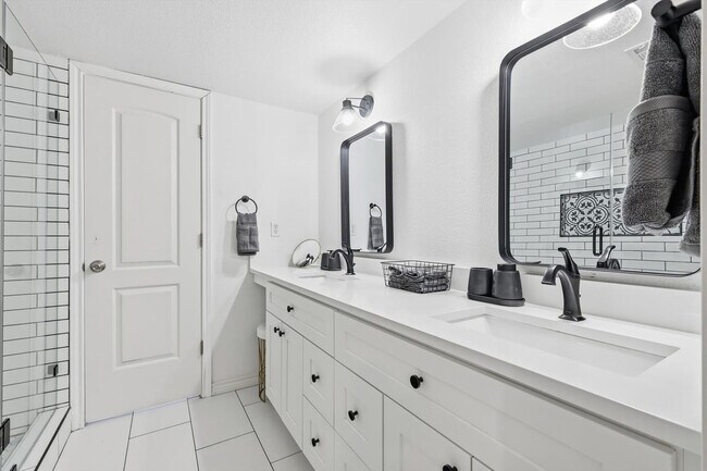 Building Photo - 3533 Arbuckle Dr