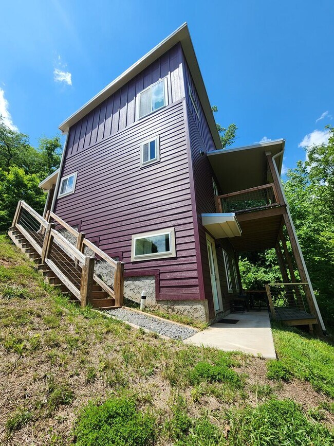 Building Photo - West Asheville Rental