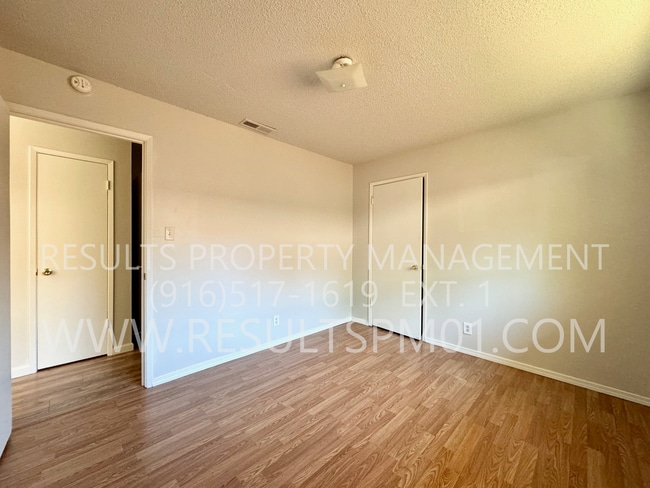 Building Photo - Spacious and Updated 3-Bedroom Duplex in F...
