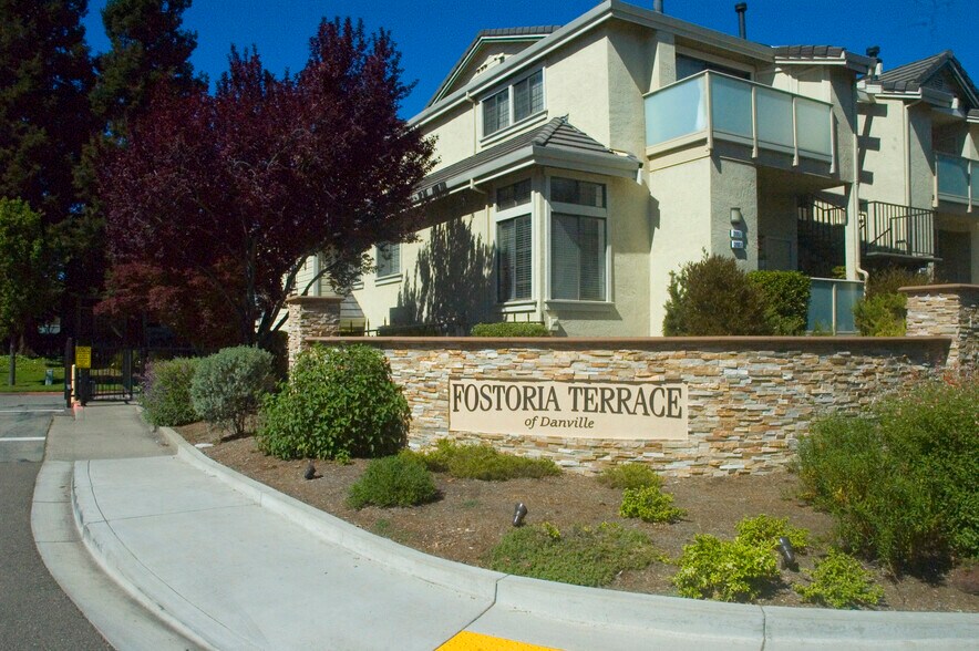 Building Photo - 2072 Fostoria Cir