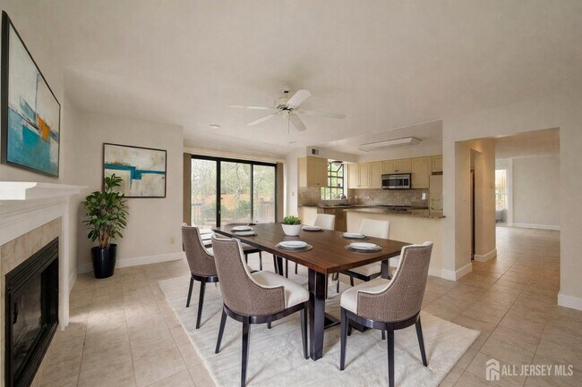 Building Photo - 470 Sayre Dr