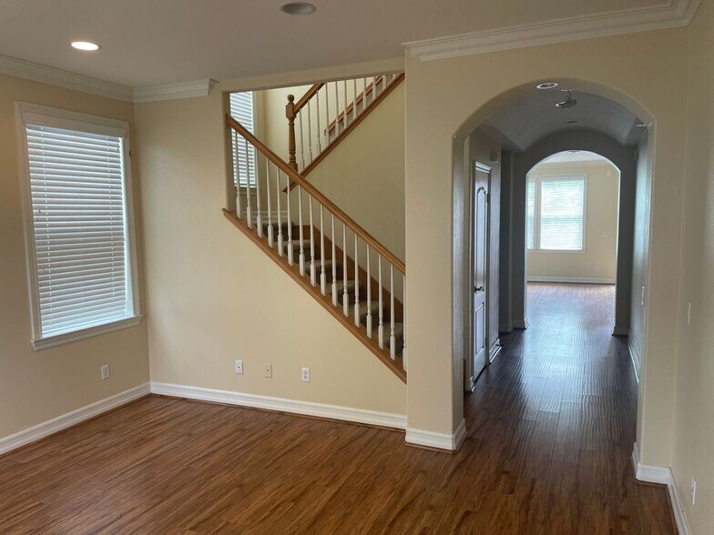 Building Photo - 2100 Canyon Cir
