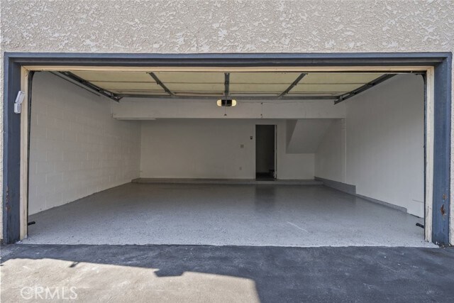 Building Photo - 18550 Hatteras St