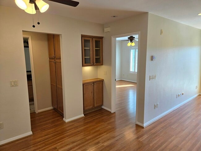 Building Photo - 7130 Shoreline Dr