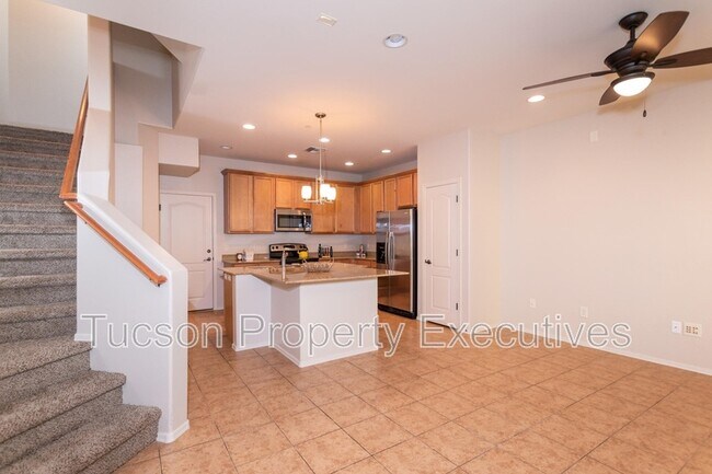 Building Photo - 2442 E Emerald Moon Dr