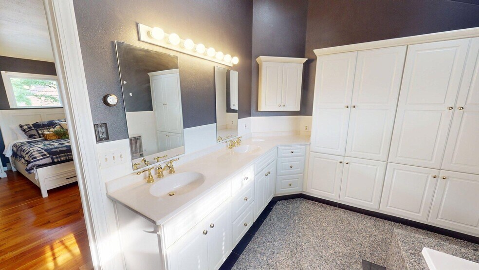 Building Photo - 1625 N Union St