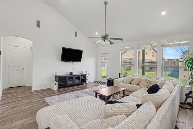 Building Photo - 14361 Cedar Shadow Dr