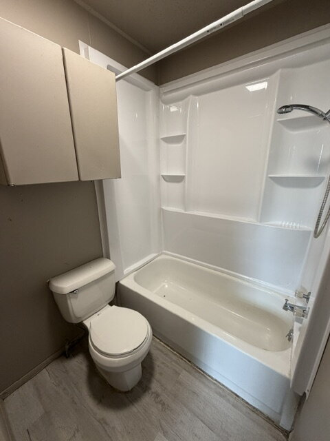 Building Photo - 1 Bedroom Apartment- All Bills Paid