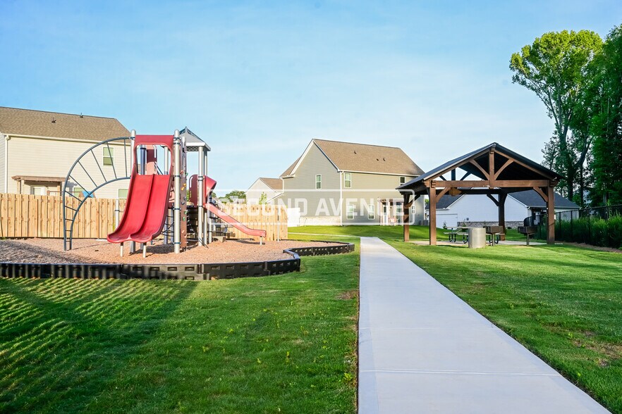 Building Photo - 571 Meadows Farm Dr