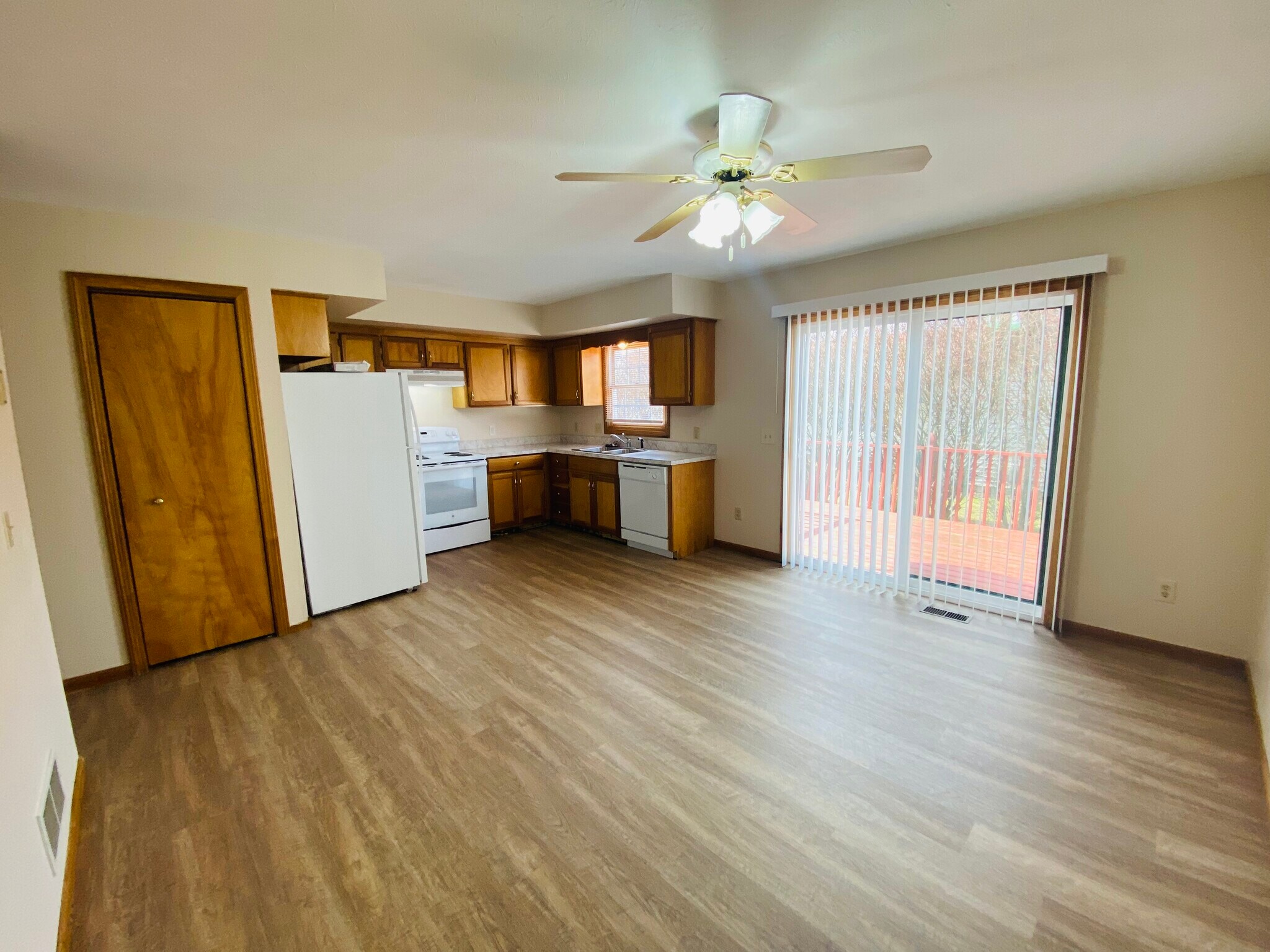 Building Photo - 7491 Shisler St NE