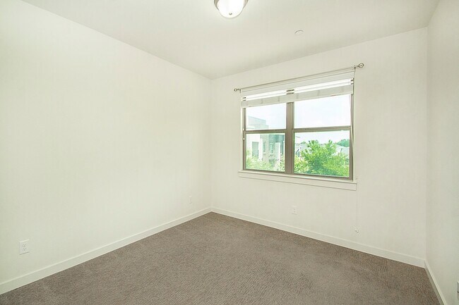 Building Photo - 432 Texas Dr