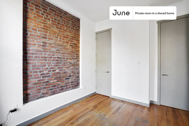 Building Photo - Private bedroom in 4 bed/1.5 bath Home
