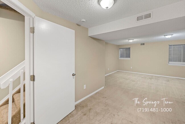 Building Photo - 3BD Condo in Gated Community  - Security Deposit Waiver Available