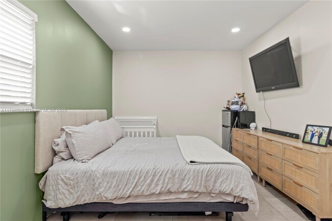 Building Photo - 4200 SW 38th St