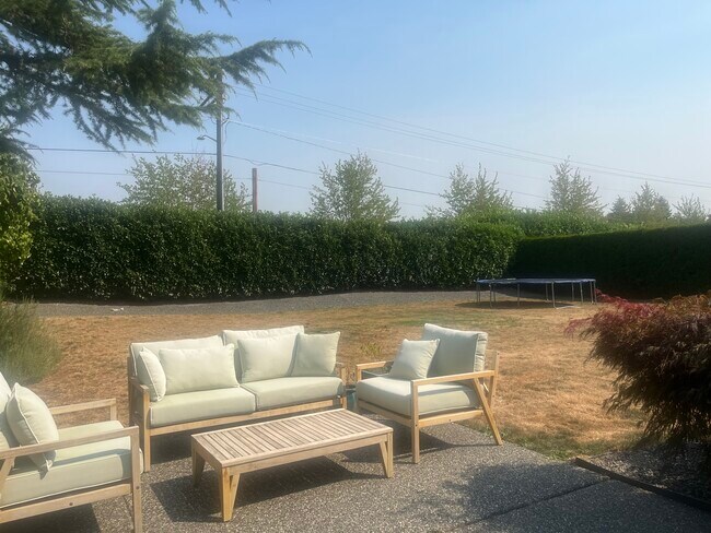 Building Photo - 648 E Maberry Dr