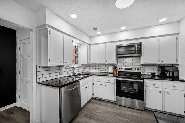 Building Photo - 140 SW 69th St