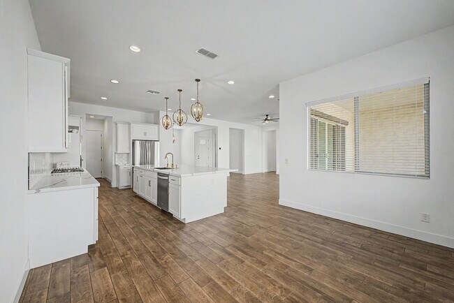 Building Photo - 13103 N 174th Dr