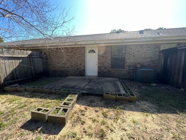 Building Photo - Gulf Breeze - Green Briar Estates - 1 bedroom, 1 bathroom