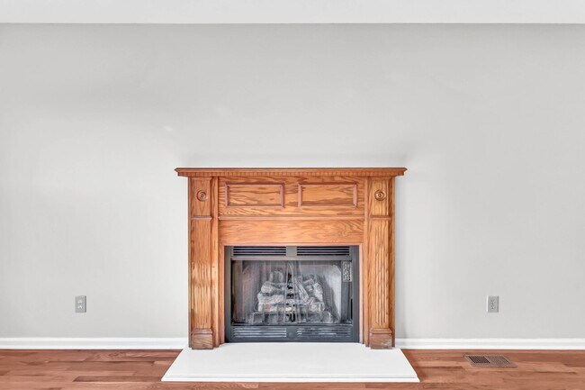 Building Photo - Spacious 3 Bedroom and 2.5 Bathroom