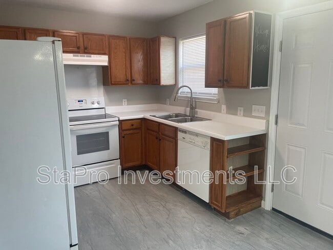Building Photo - 125 Village Pl