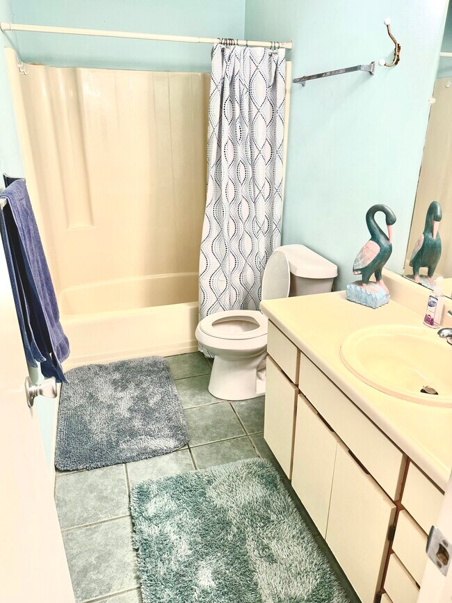 Building Photo - 17614 Front Beach Rd