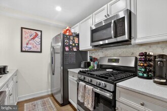 Building Photo - 2013 Mt Vernon St