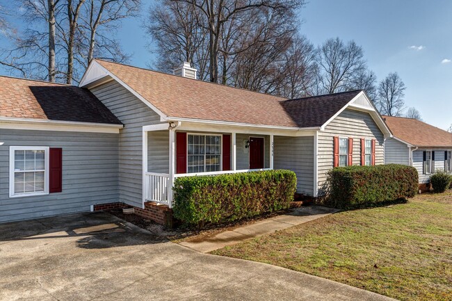 Building Photo - SW Large Updated Home, Bonus Room, FP, Fro...