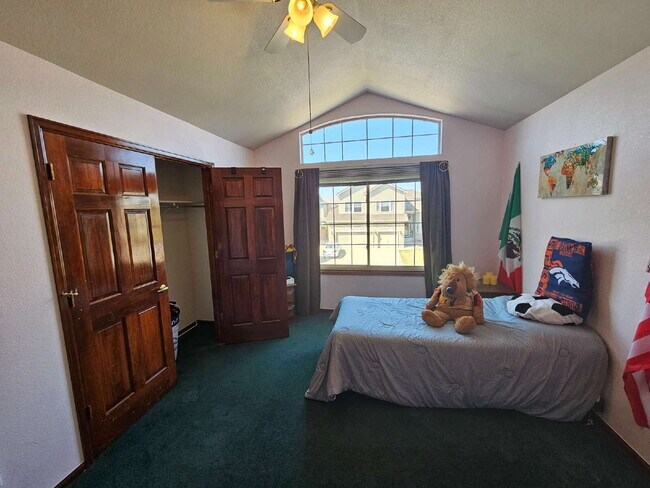 Building Photo - 5 Bedroom/ 4 Bath Two-Story in Governors Place