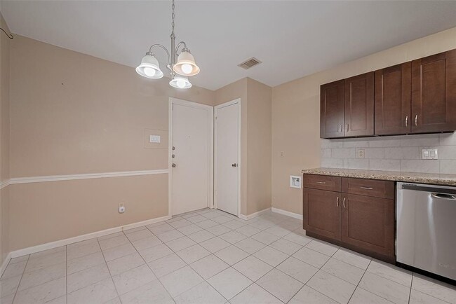 Building Photo - 13126 Kingsmill Dr