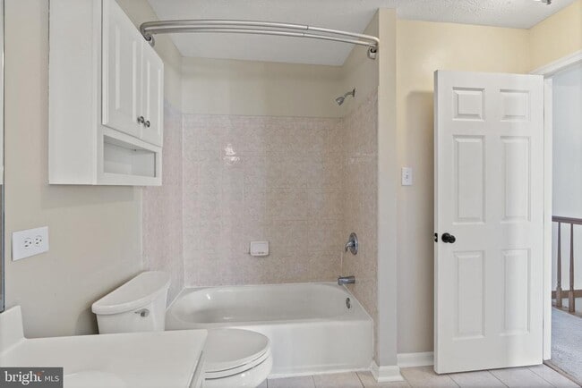 Building Photo - 5030 Finsbury Rd