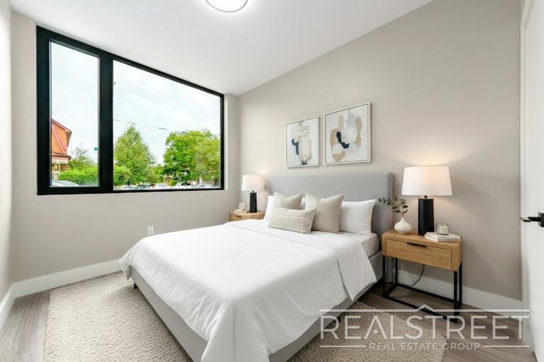 Building Photo - Tilden Avenue