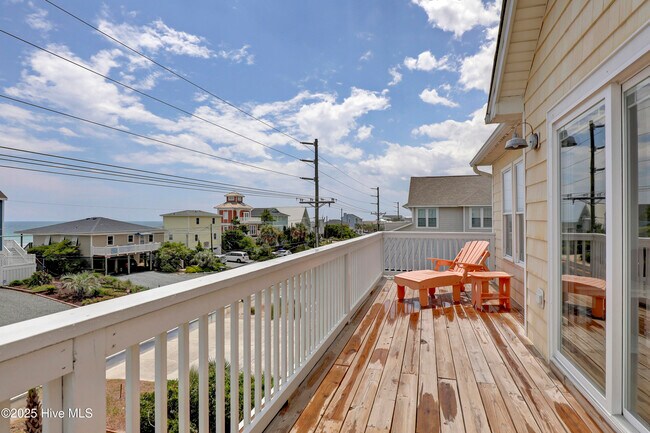 Building Photo - 1401 S Shore Dr