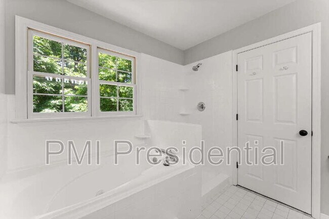 Building Photo - 1809 Winding Way