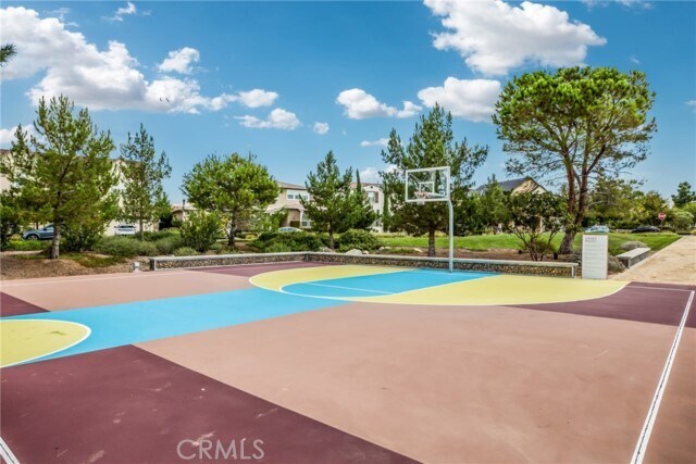 Building Photo - 783 Benchmark