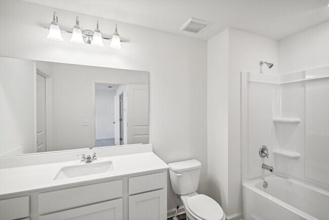 Building Photo - Fantastic 3bd/2ba home! Let yourself in!