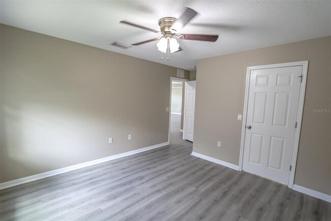 Building Photo - 1208 Oakcrest Dr