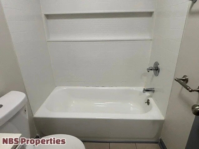 Building Photo - 867 N Gallaher View Rd