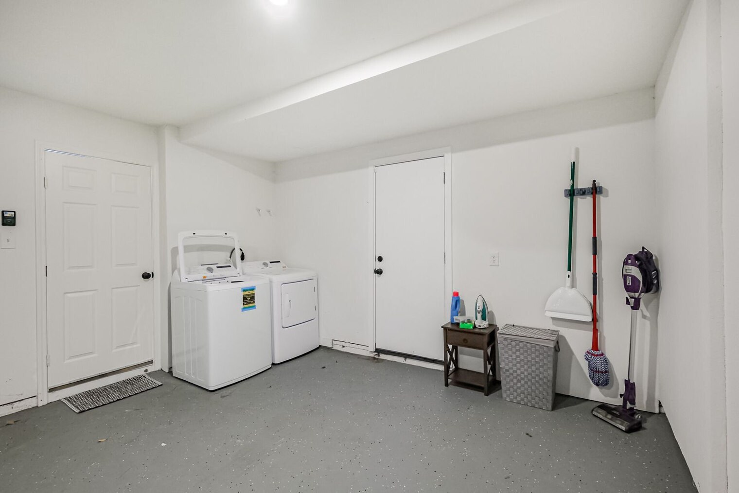 Building Photo - 5021 Libbey Dr