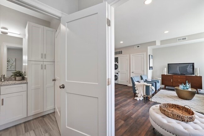 Building Photo - 734 South St