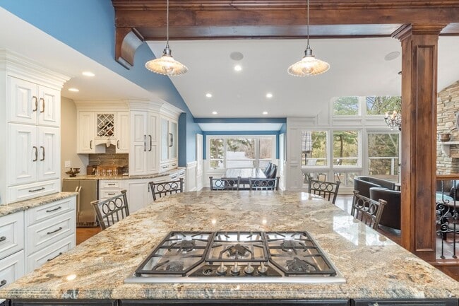 Building Photo - Stunning 5-Bed, 4.5-Bath Custom Home on Du...