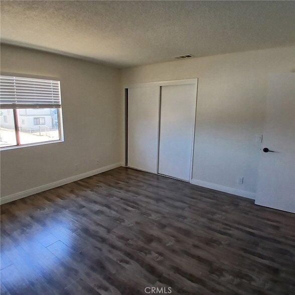 Building Photo - 509 E Ave Q-2