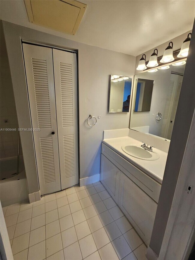 Building Photo - 7872 Sonoma Springs Cir