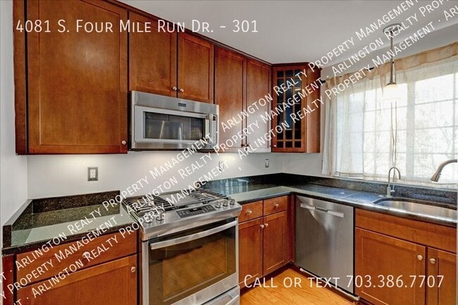 Building Photo - 4081 S Four Mile Run Dr